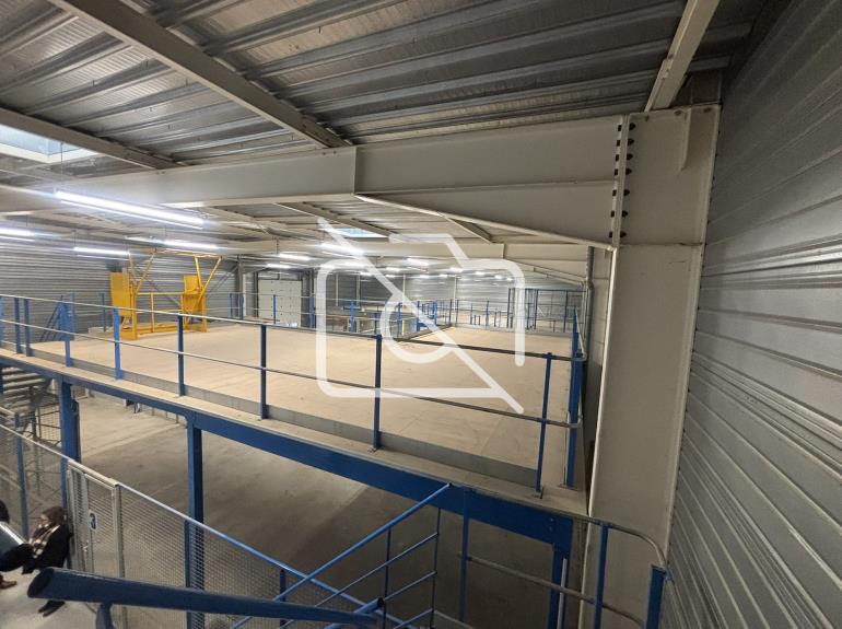 Entrepôt à louer à Coignières - 1 304 m²
