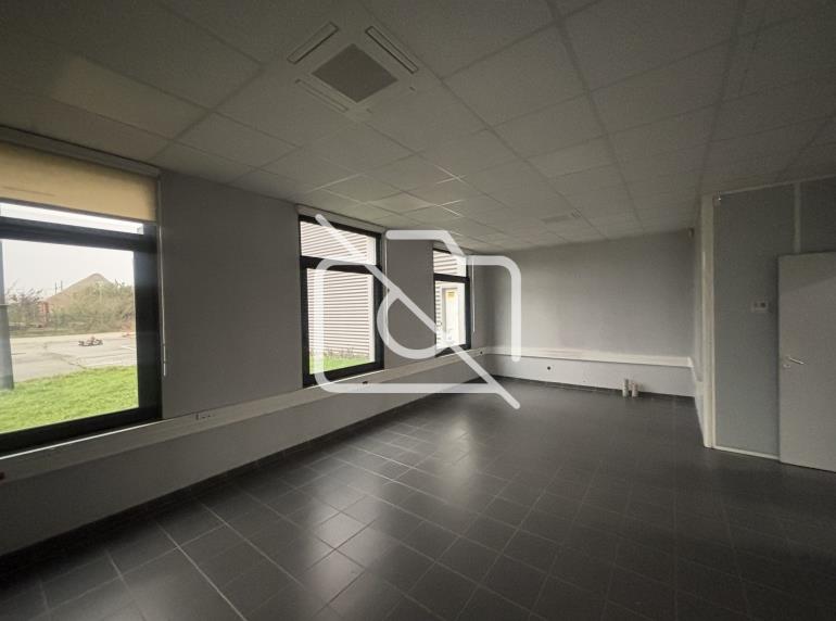 Entrepôt à louer à Coignières - 1 304 m²