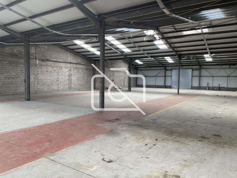 Entrepôt à louer à Servon - 750 m²
