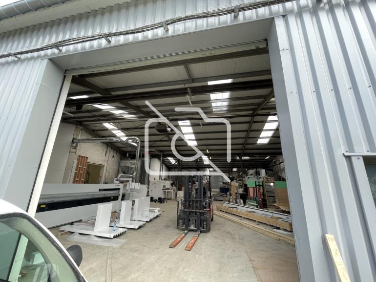 Entrepôt à louer à Servon - 750 m²