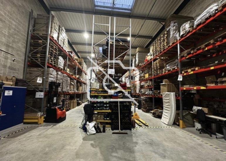 Entrepôt à louer à Les Ulis - 710 m²