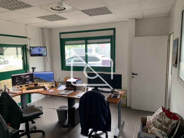 Entrepôt à vendre à Grigny - 600 m²