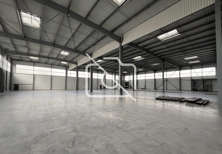 Entrepôt à vendre à Méré - 2 050 m²
