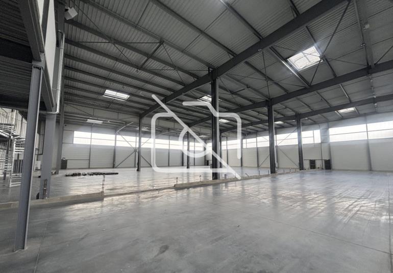 Entrepôt à vendre à Méré - 2 050 m²