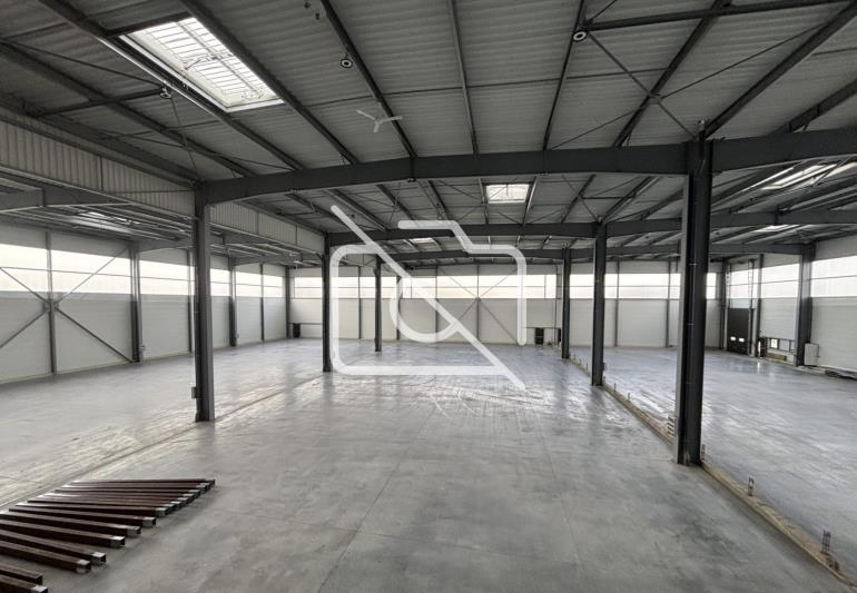 Entrepôt à vendre à Méré - 2 050 m²
