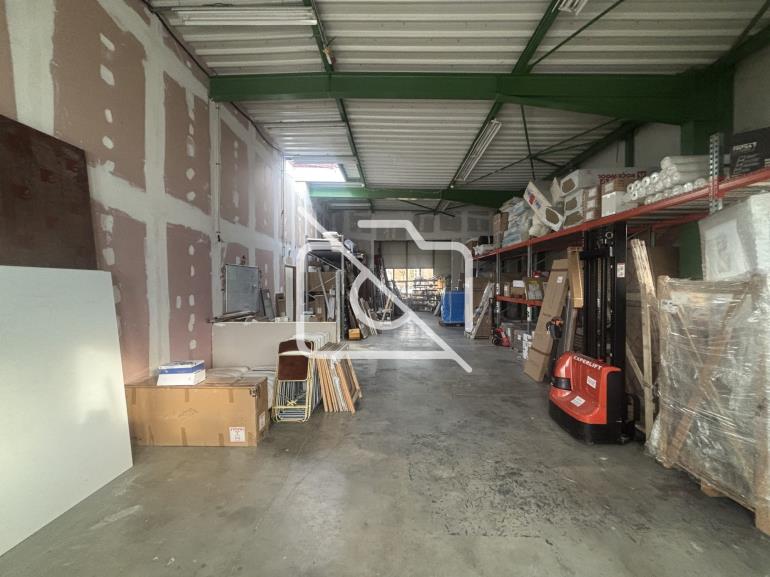Entrepôt à vendre à Saint Thibault des Vignes - 510 m²