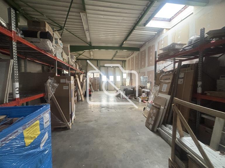 Entrepôt à vendre à Saint Thibault des Vignes - 510 m²