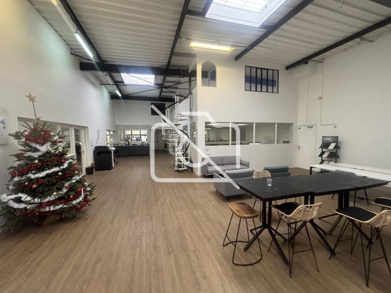Entrepôt à vendre à Saint Thibault des Vignes - 510 m²