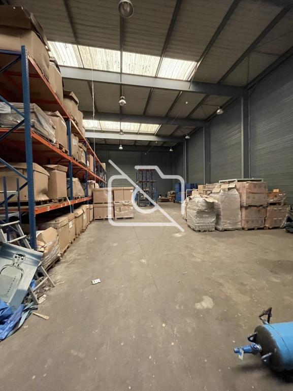 Entrepôt à vendre à Buc - 4 850 m²