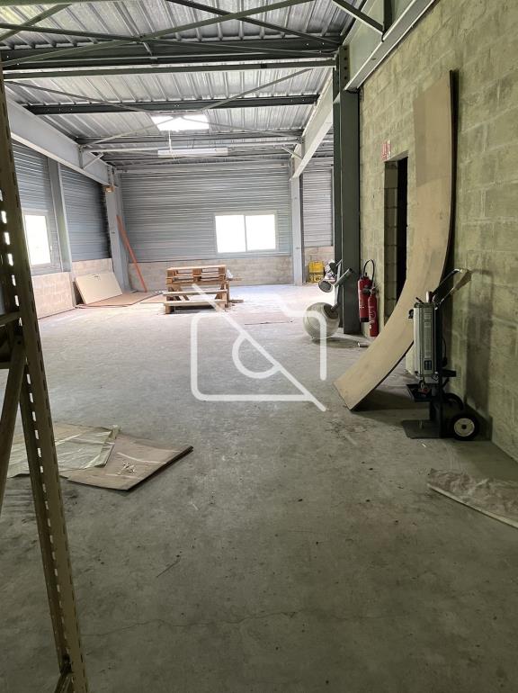 Entrepôt à vendre à Buc - 4 850 m²