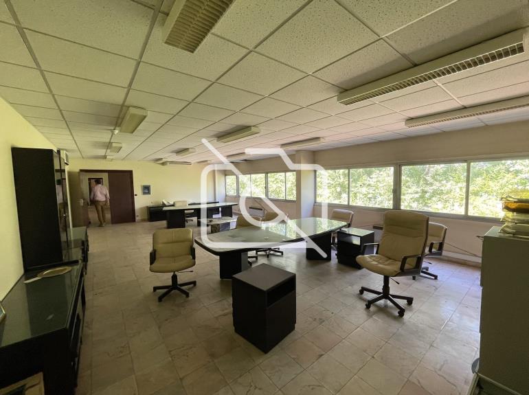 Entrepôt à vendre à Buc - 4 850 m²