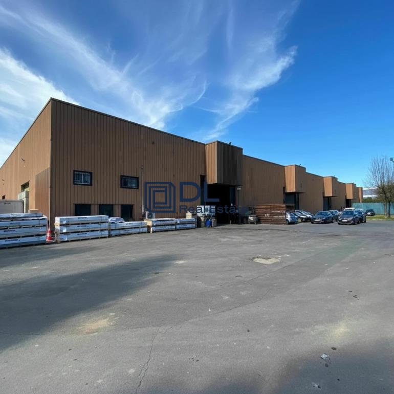 Entrepôt à louer à Émerainville - 2 800 m²