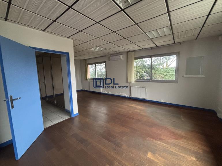 Entrepôt à louer à Lisses - 2 636 m²