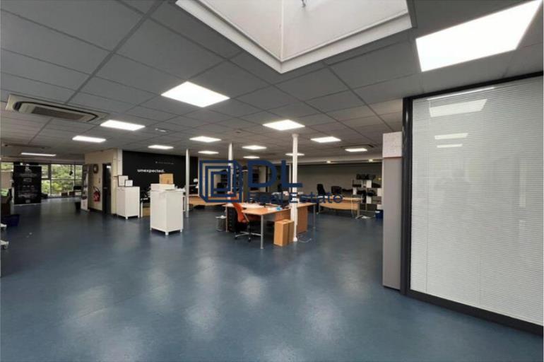 Entrepôt à vendre à Maurepas - 5 927 m²