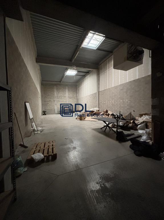 Entrepôt à louer à Bois-d Arcy - 360 m²