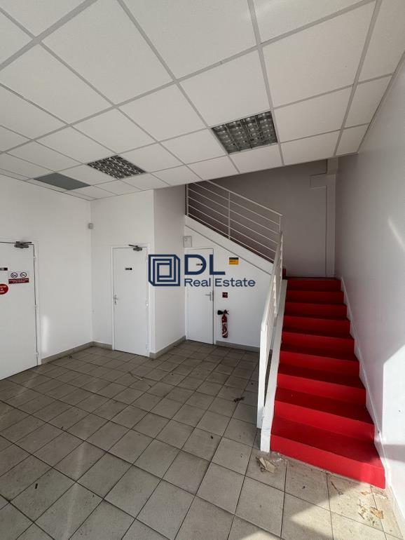 Entrepôt à louer à Bois-d Arcy - 360 m²