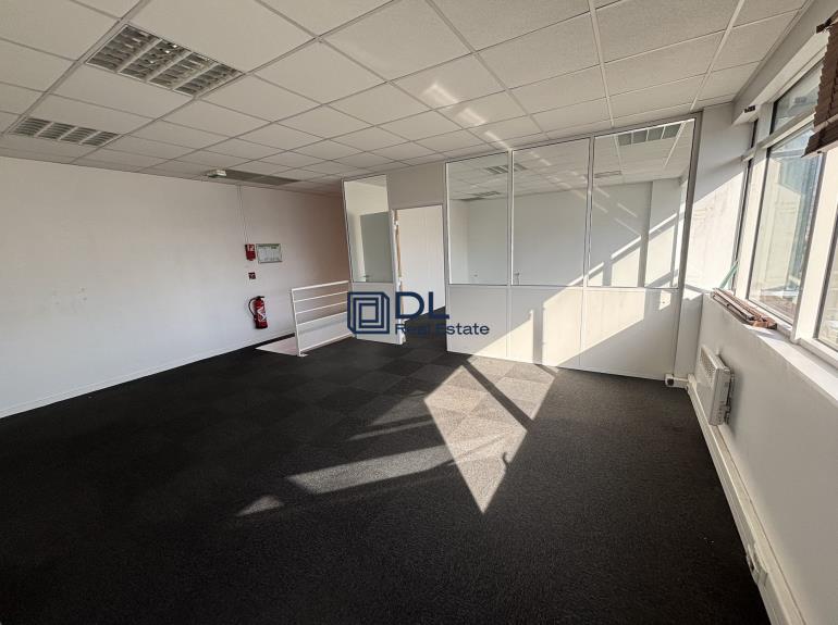 Entrepôt à louer à Bois-d Arcy - 360 m²