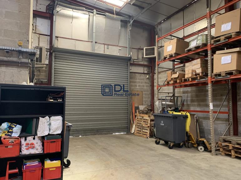 Entrepôt à vendre à Brie-Comte-Robert - 560 m²