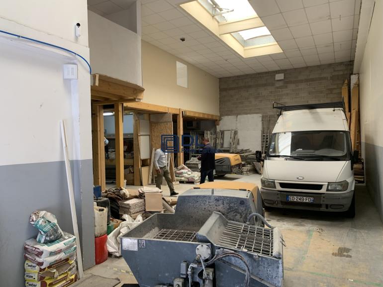 Entrepôt à vendre à Moissy-Cramayel - 400 m²