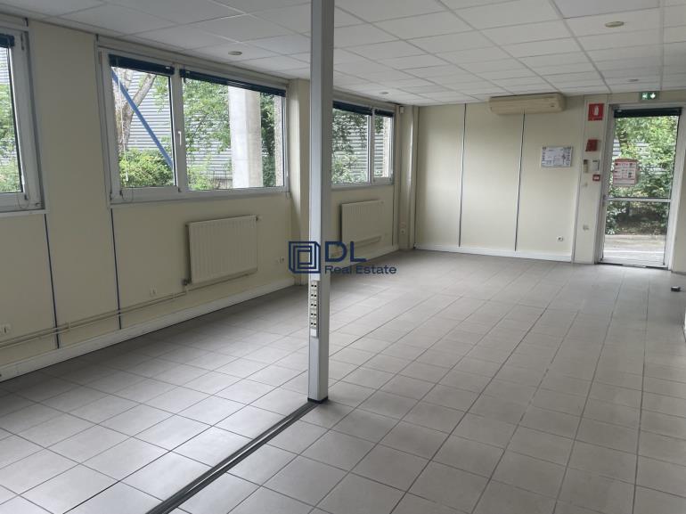 Entrepôt à louer à Saint Thibault des Vignes - 5 023 m²