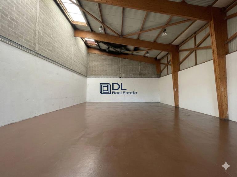 Entrepôt à vendre à Pontault-Combault - 650 m²