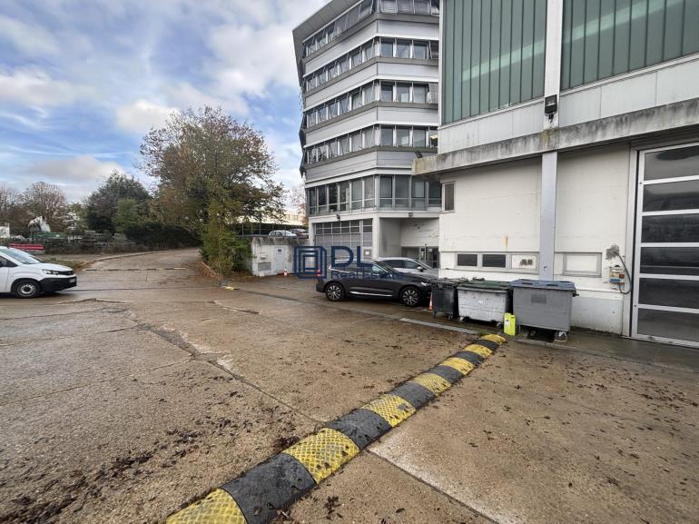 Entrepôt à louer à Noisy-le-Grand - 1 200 m²