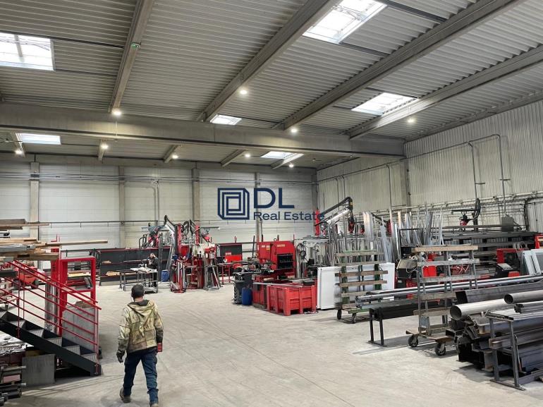 Entrepôt à vendre à Chelles - 2 715 m²