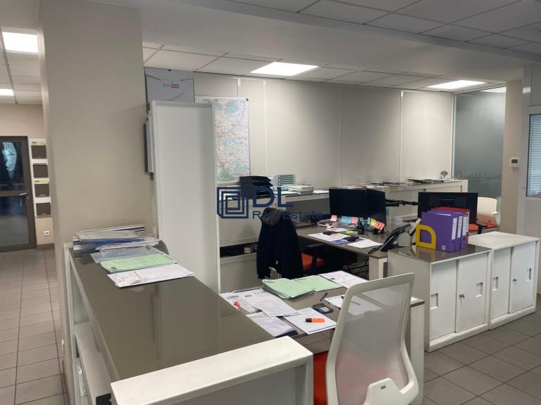 Entrepôt à vendre à Chelles - 2 715 m²