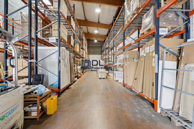 Entrepôt à vendre à Pontault-Combault - 1 180 m²