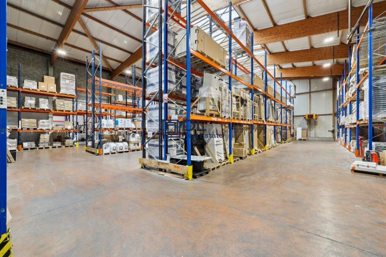 Entrepôt à vendre à Pontault-Combault - 1 180 m²