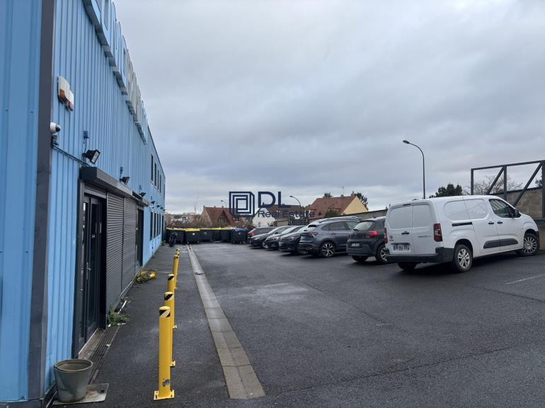Entrepôt à vendre à Champigny-sur-Marne - 1 100 m²