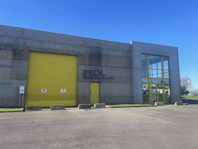 Local commercial à louer à Templemars - 674 m²