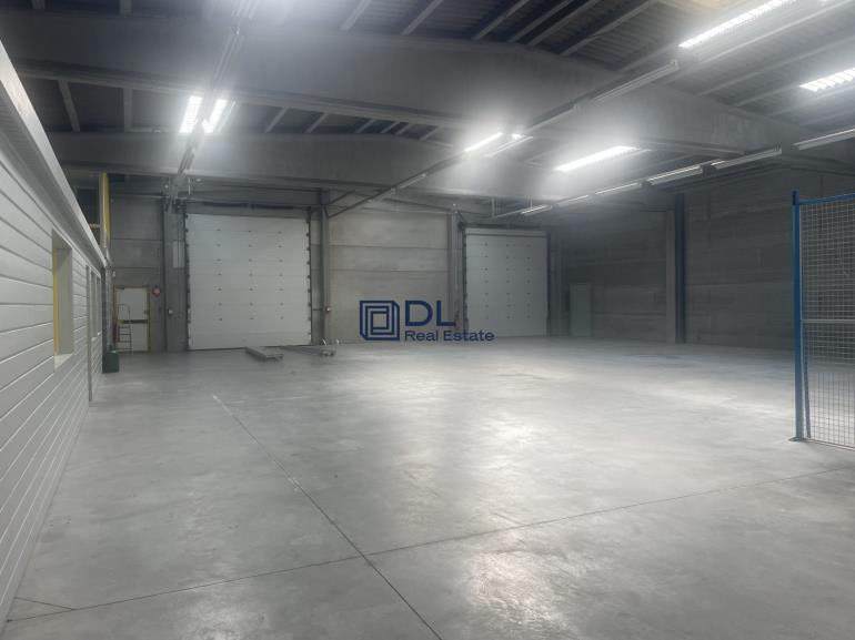 Local commercial à louer à Templemars - 674 m²