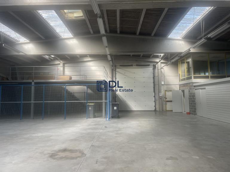 Local commercial à louer à Templemars - 674 m²