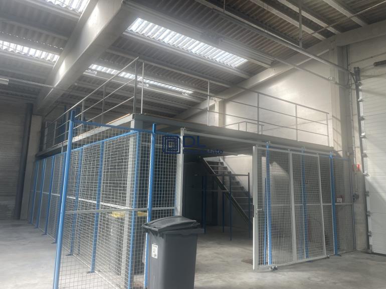 Local commercial à louer à Templemars - 674 m²