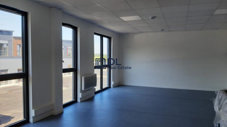 Entrepôt à louer à Feucherolles - 178 m²