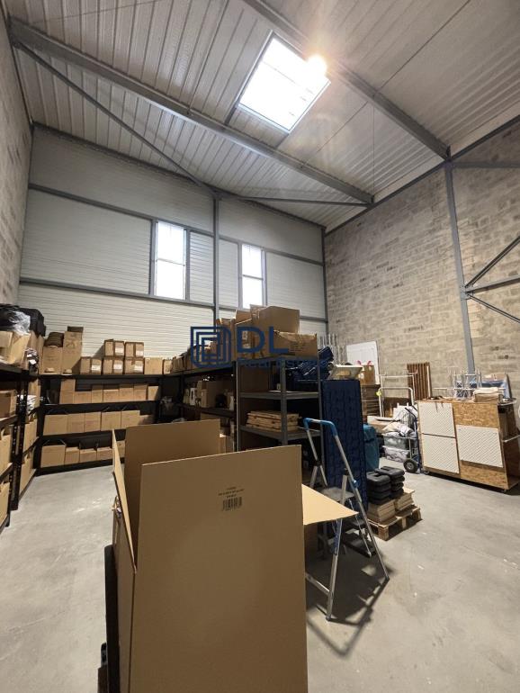 Entrepôt à louer à Feucherolles - 178 m²