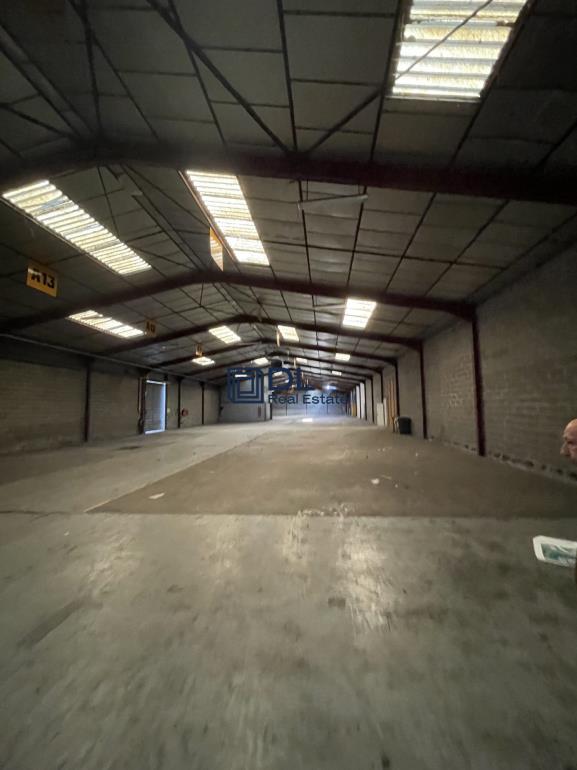 Entrepôt à louer à Thiverval-Grignon - 8 900 m²