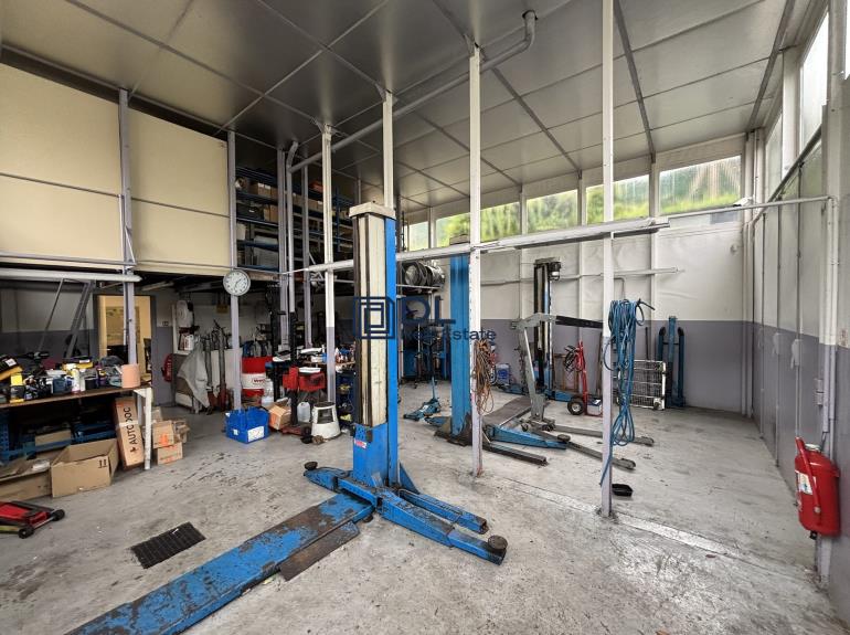 Entrepôt à vendre à Fontenay-le-Fleury - 250 m²