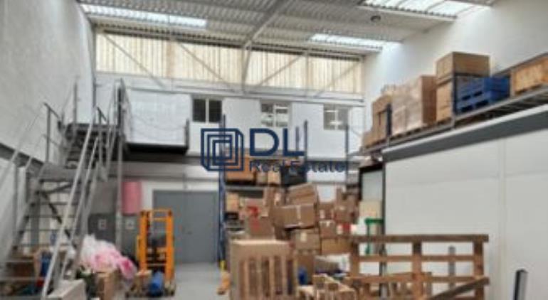 Entrepôt à louer à Buc - 1 470 m²