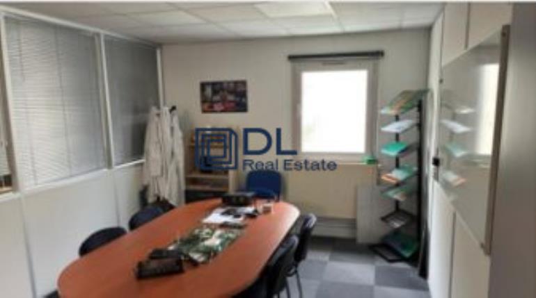 Entrepôt à louer à Buc - 1 470 m²