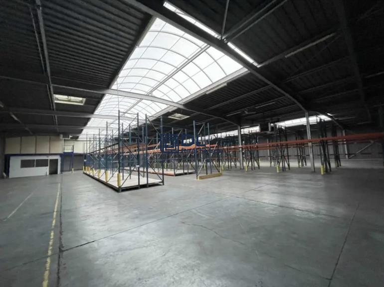 Entrepôt à vendre à Chapelle-d Armentières - 2 975 m²