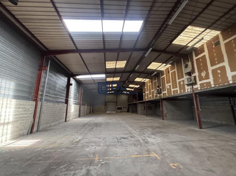 Entrepôt à louer à Élancourt - 948 m²
