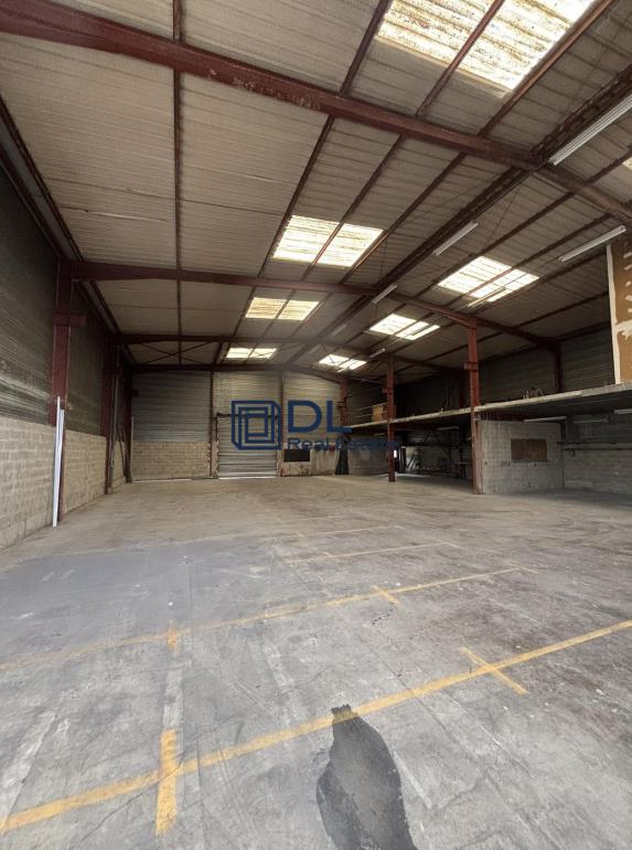 Entrepôt à louer à Élancourt - 948 m²