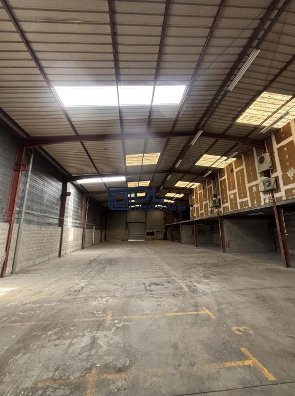 Entrepôt à louer à Élancourt - 948 m²