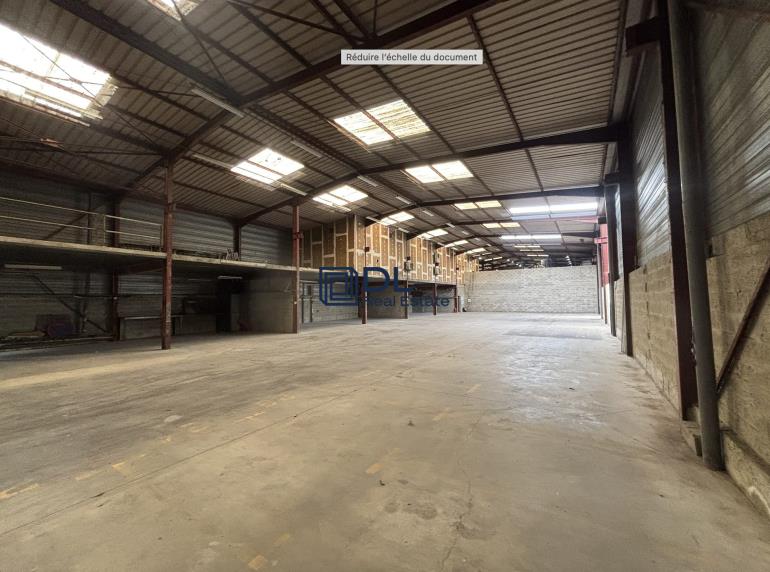 Entrepôt à louer à Élancourt - 948 m²