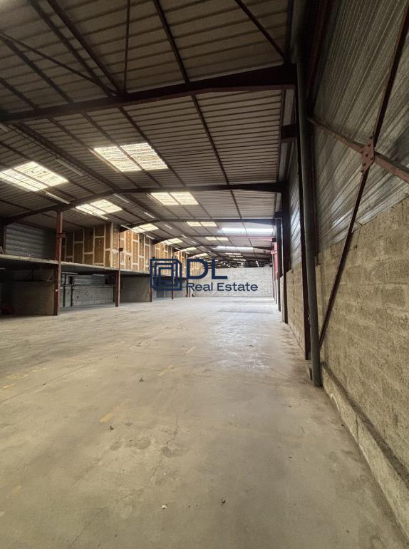 Entrepôt à louer à Élancourt - 948 m²