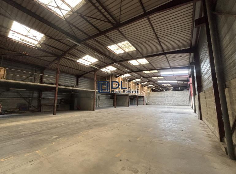 Entrepôt à louer à Élancourt - 948 m²
