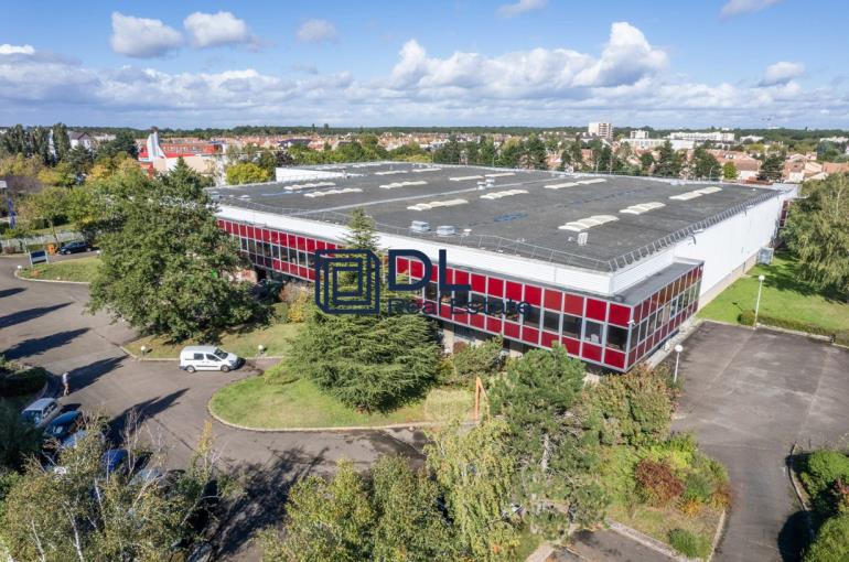 Entrepôt à louer à Maurepas - 4 733 m²