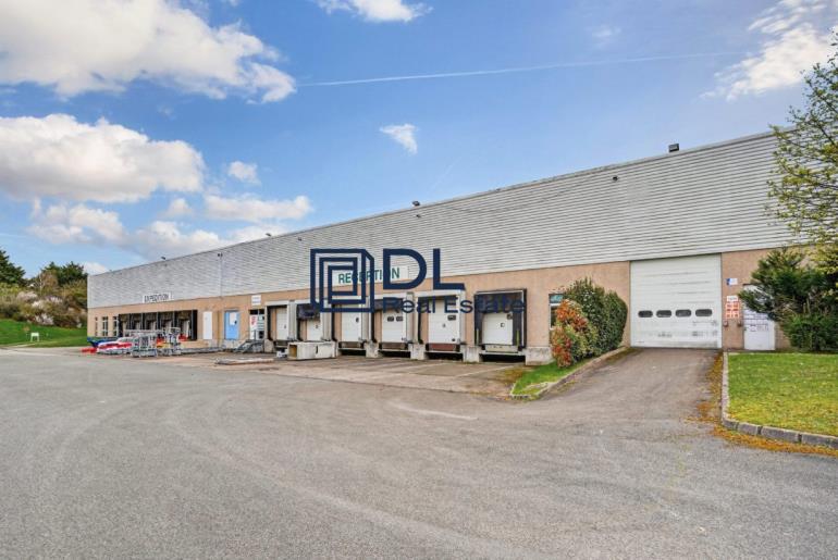 Entrepôt à louer à Coignières - 8 470 m²